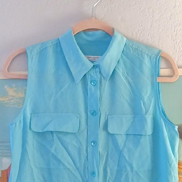 Equipment Femme 100% Silk Aquamarine Blue Button Up Sleeveless Blouse Size Small - Picture 2 of 4